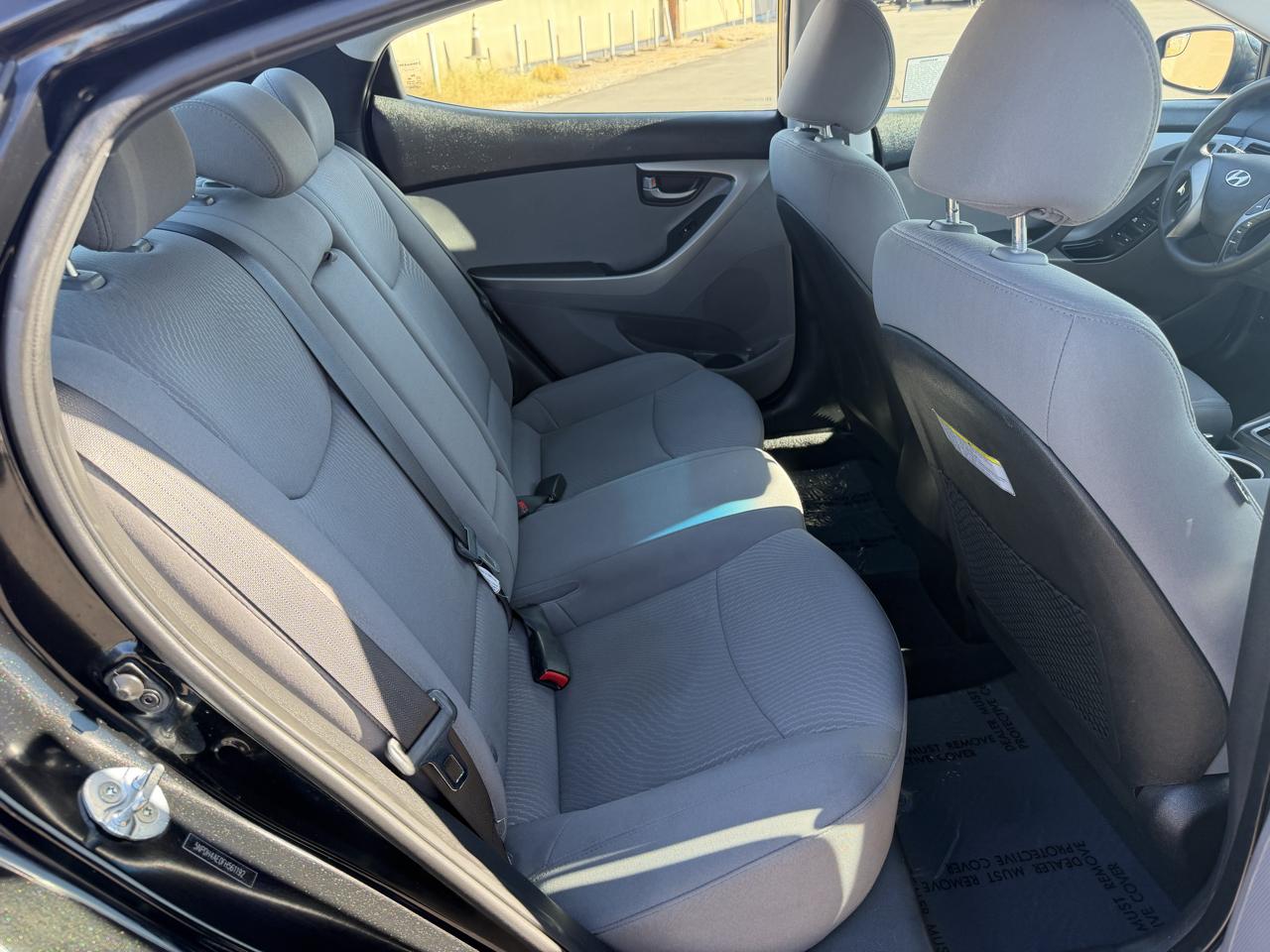 Hyundai Elantra SE 6AT 2015