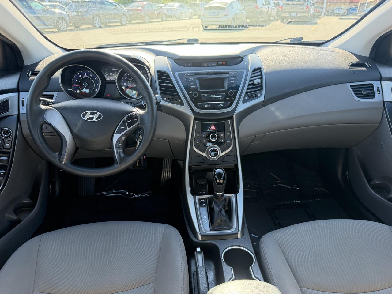 Hyundai Elantra SE 6AT 2015