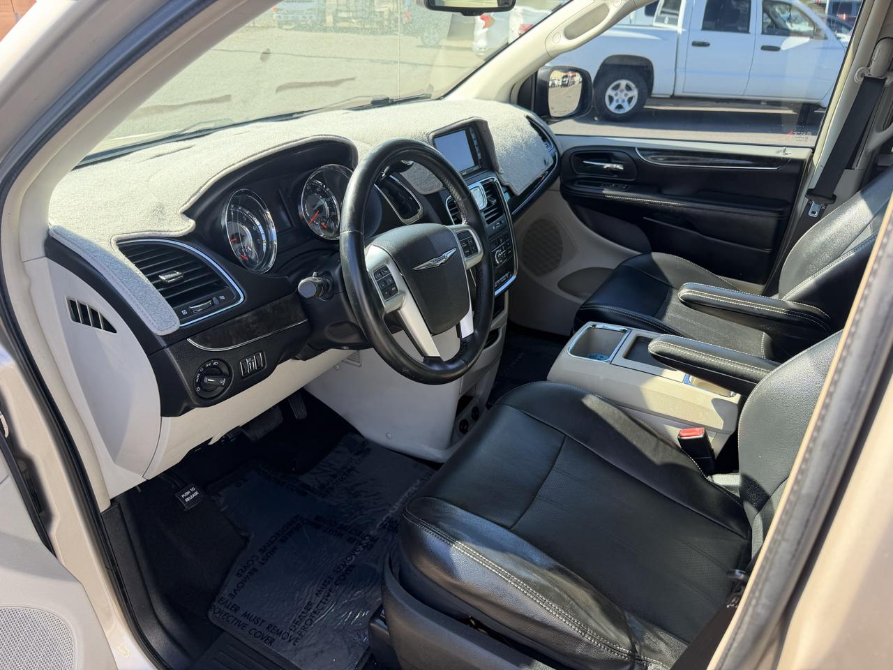 Chrysler Town & Country Touring 2012
