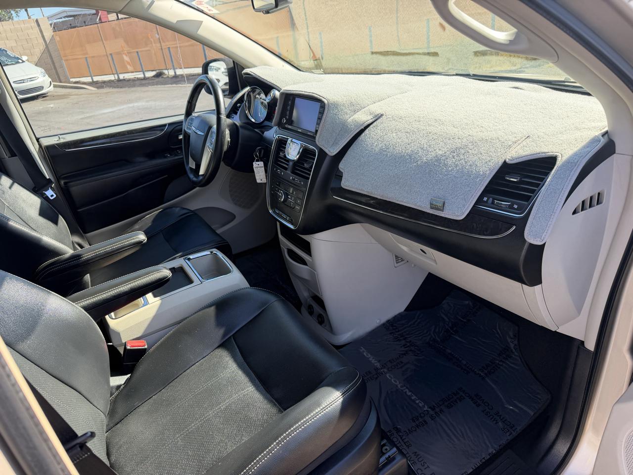 Chrysler Town & Country Touring 2012