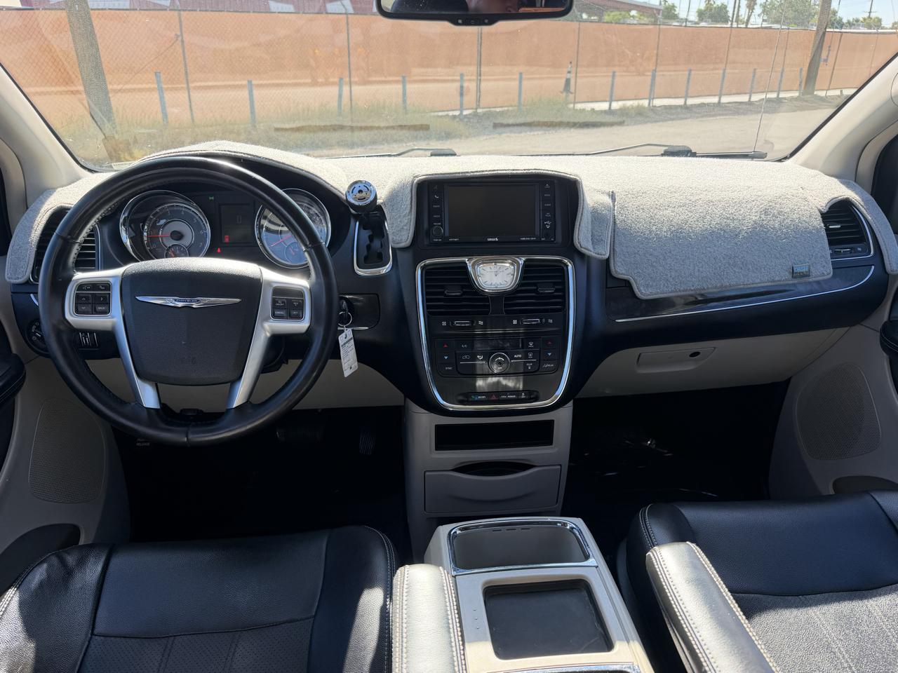 Chrysler Town & Country Touring 2012