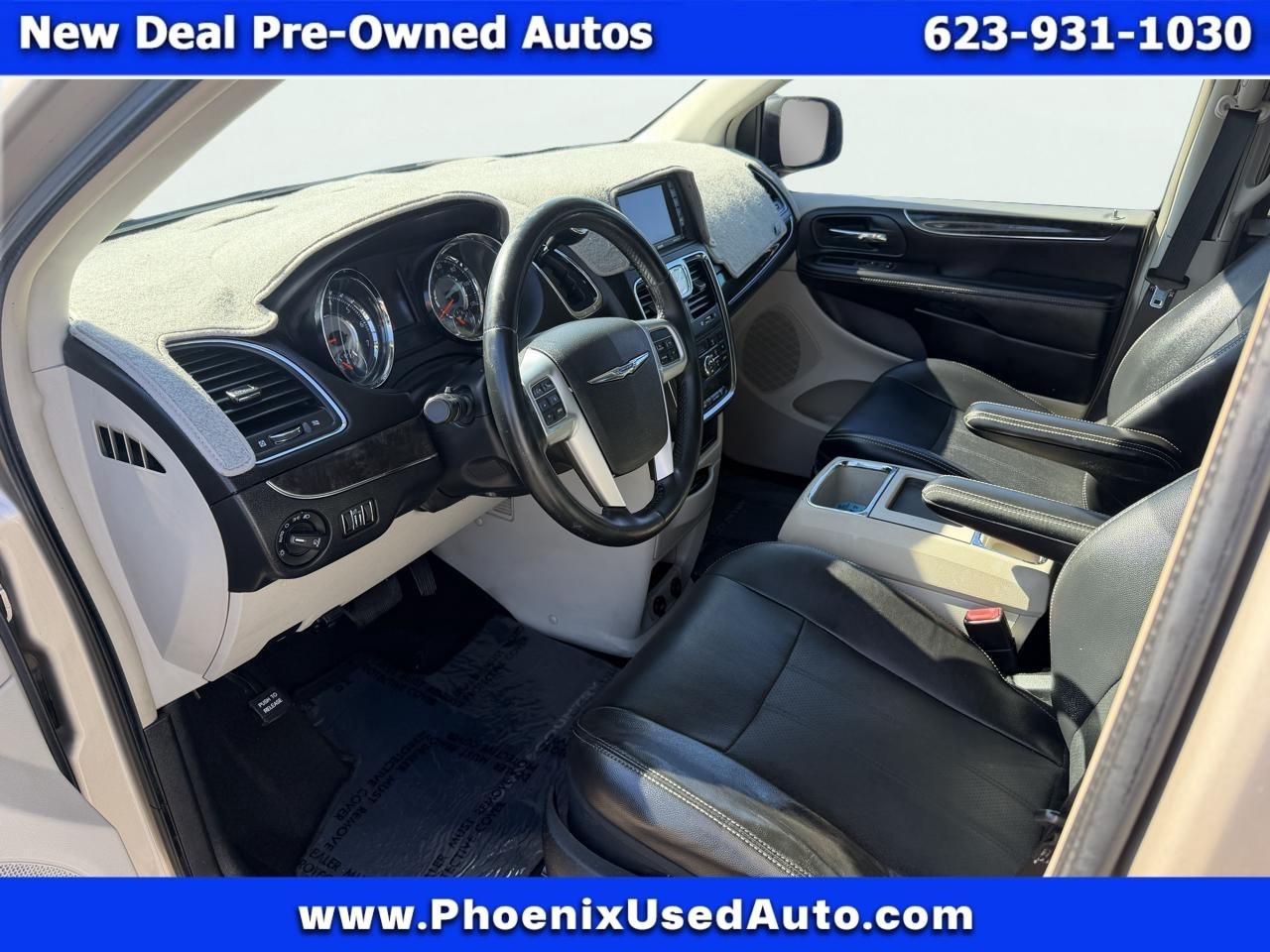 Chrysler Town & Country Touring 2012