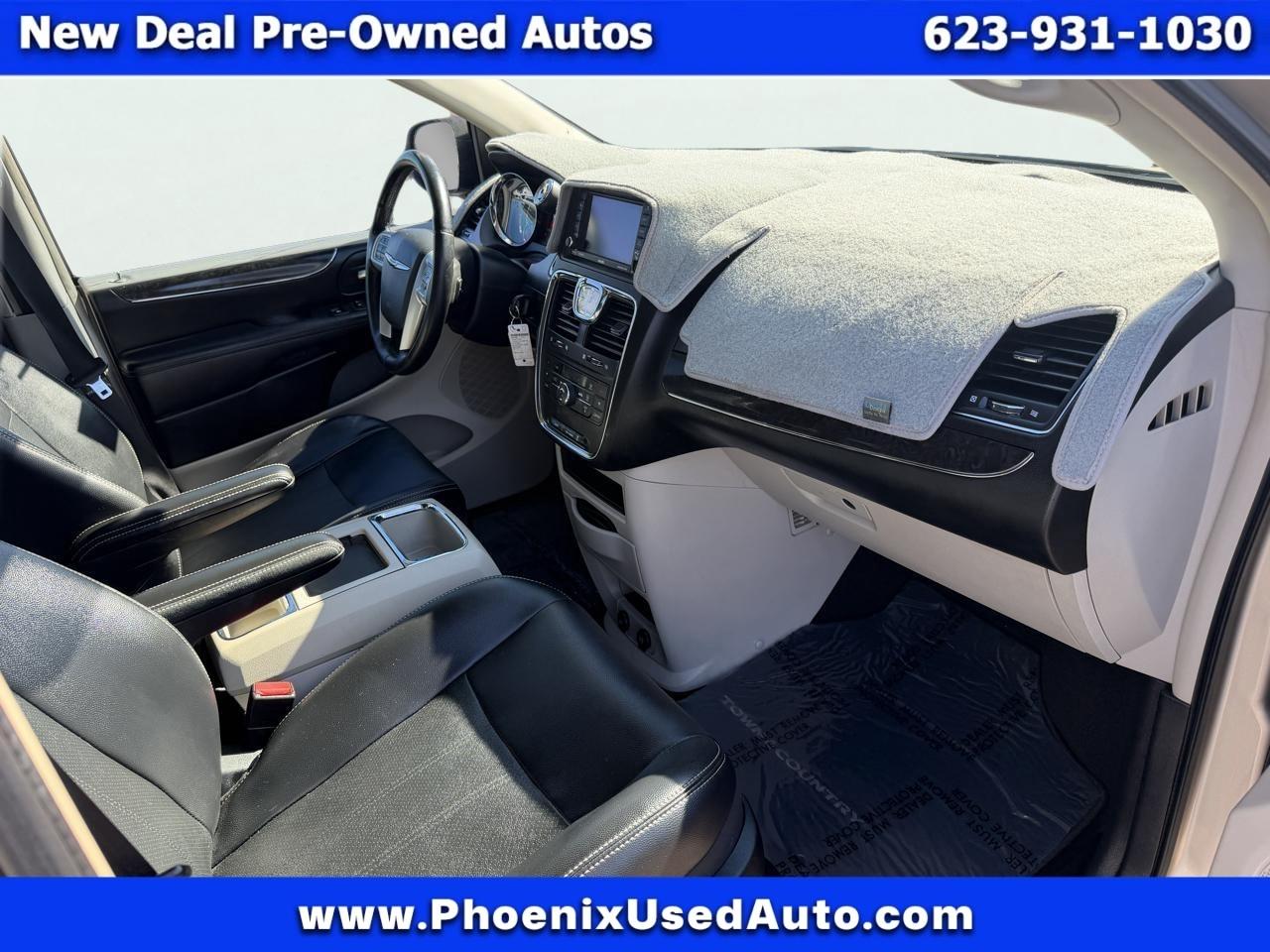 Chrysler Town & Country Touring 2012