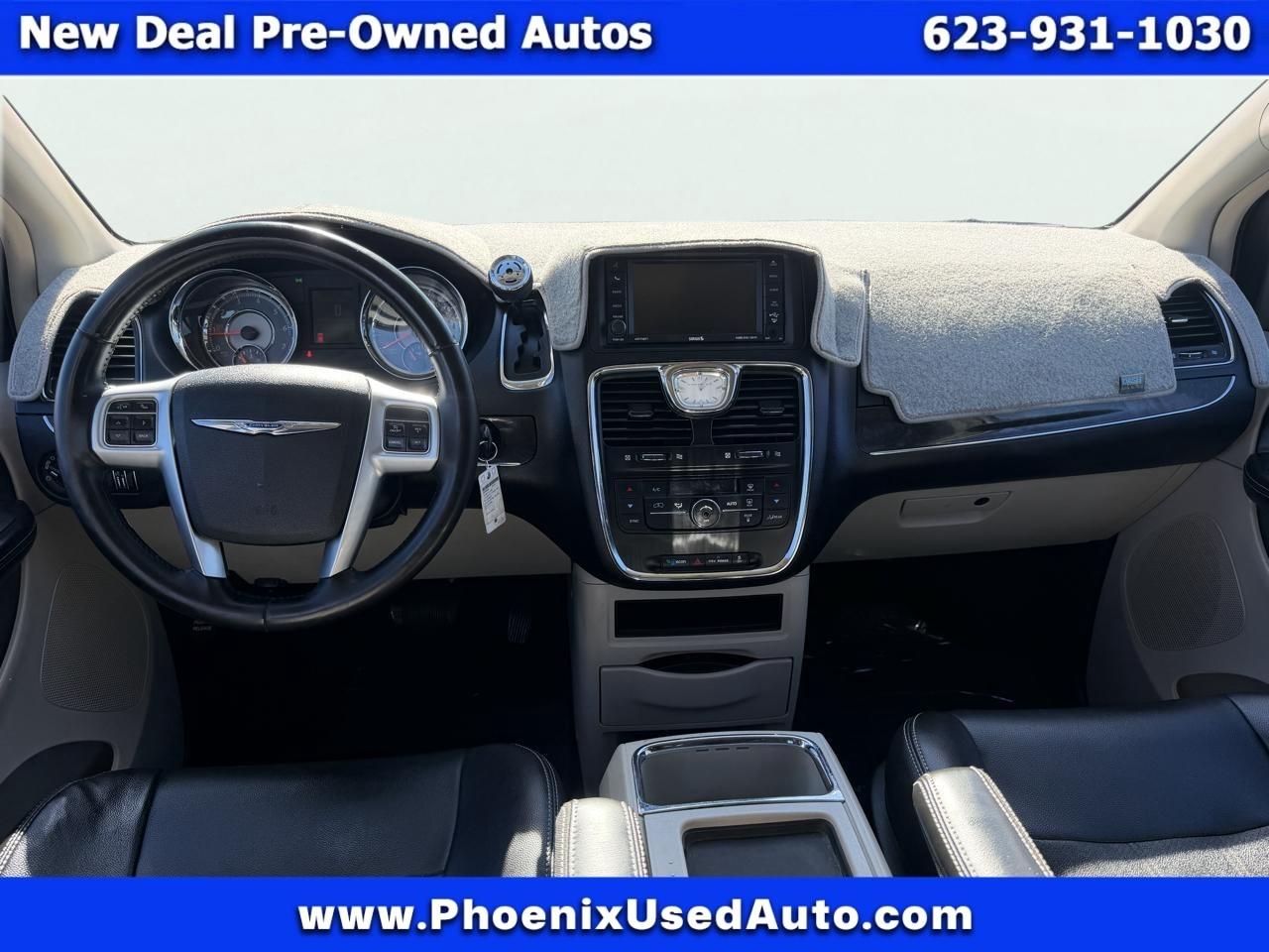 Chrysler Town & Country Touring 2012