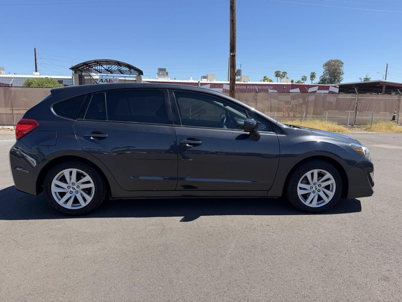 Subaru Impreza 2.0i Premium PZEV 5-Door 2016