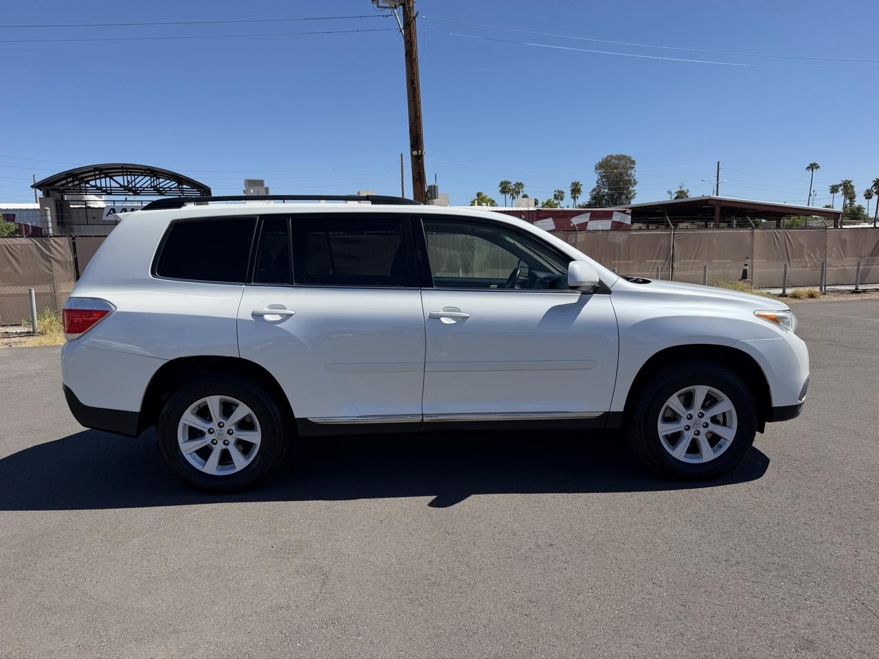 Toyota Highlander Base 2WD V6 2013