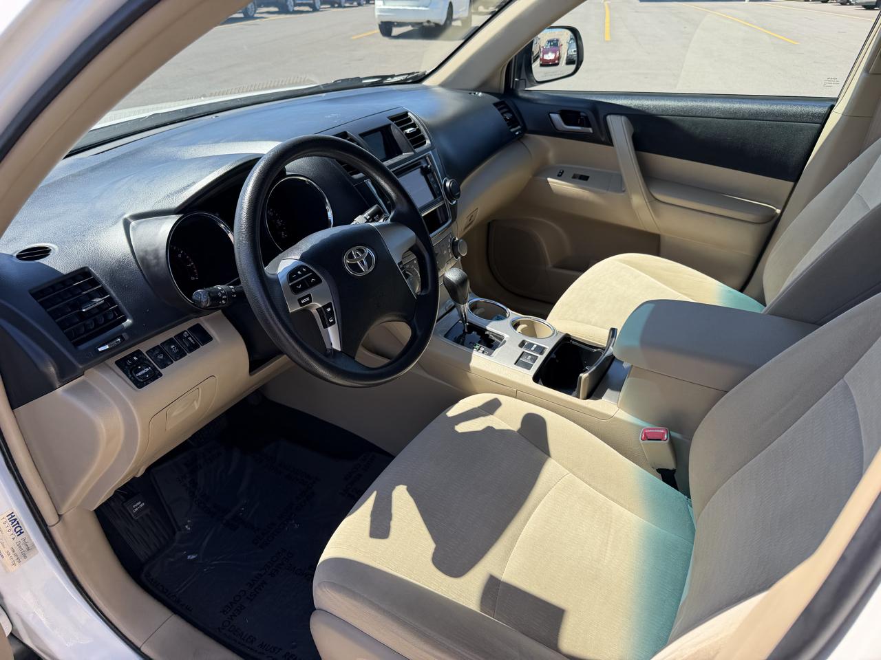 Toyota Highlander Base 2WD V6 2013