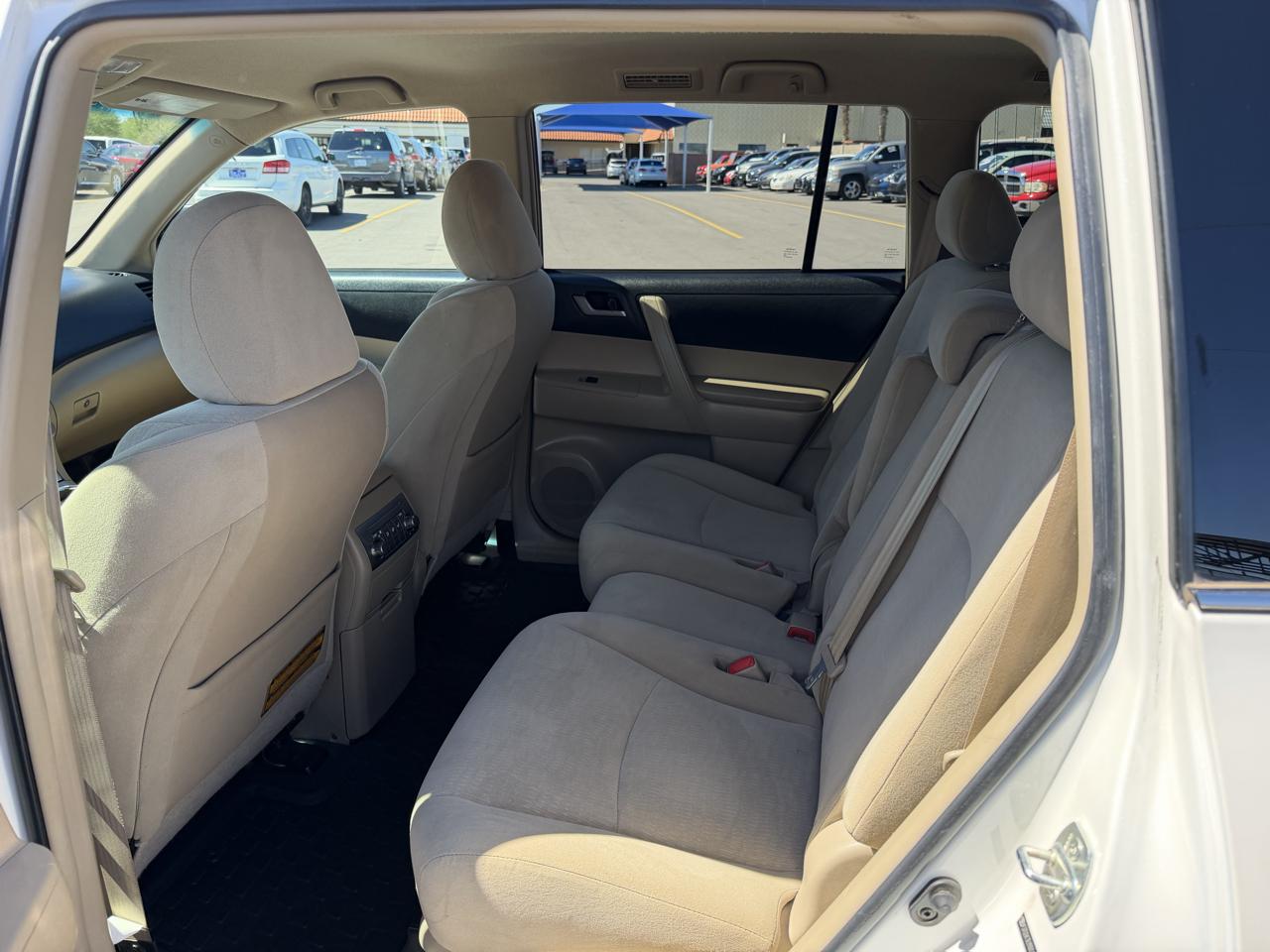 Toyota Highlander Base 2WD V6 2013