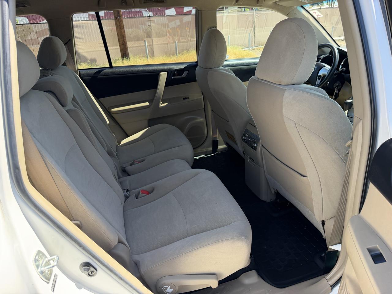 Toyota Highlander Base 2WD V6 2013