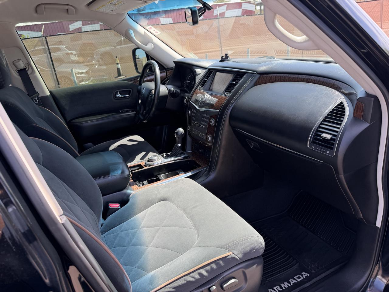 Nissan Armada Platinum AWD 2017