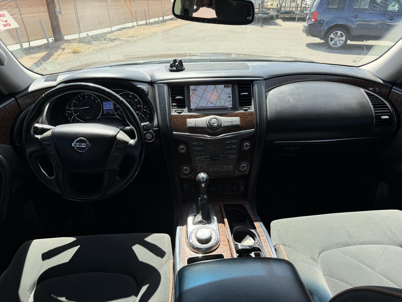 Nissan Armada Platinum AWD 2017