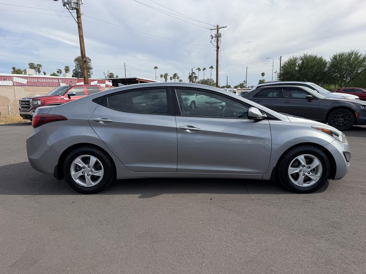 Hyundai Elantra SE 6AT 2015