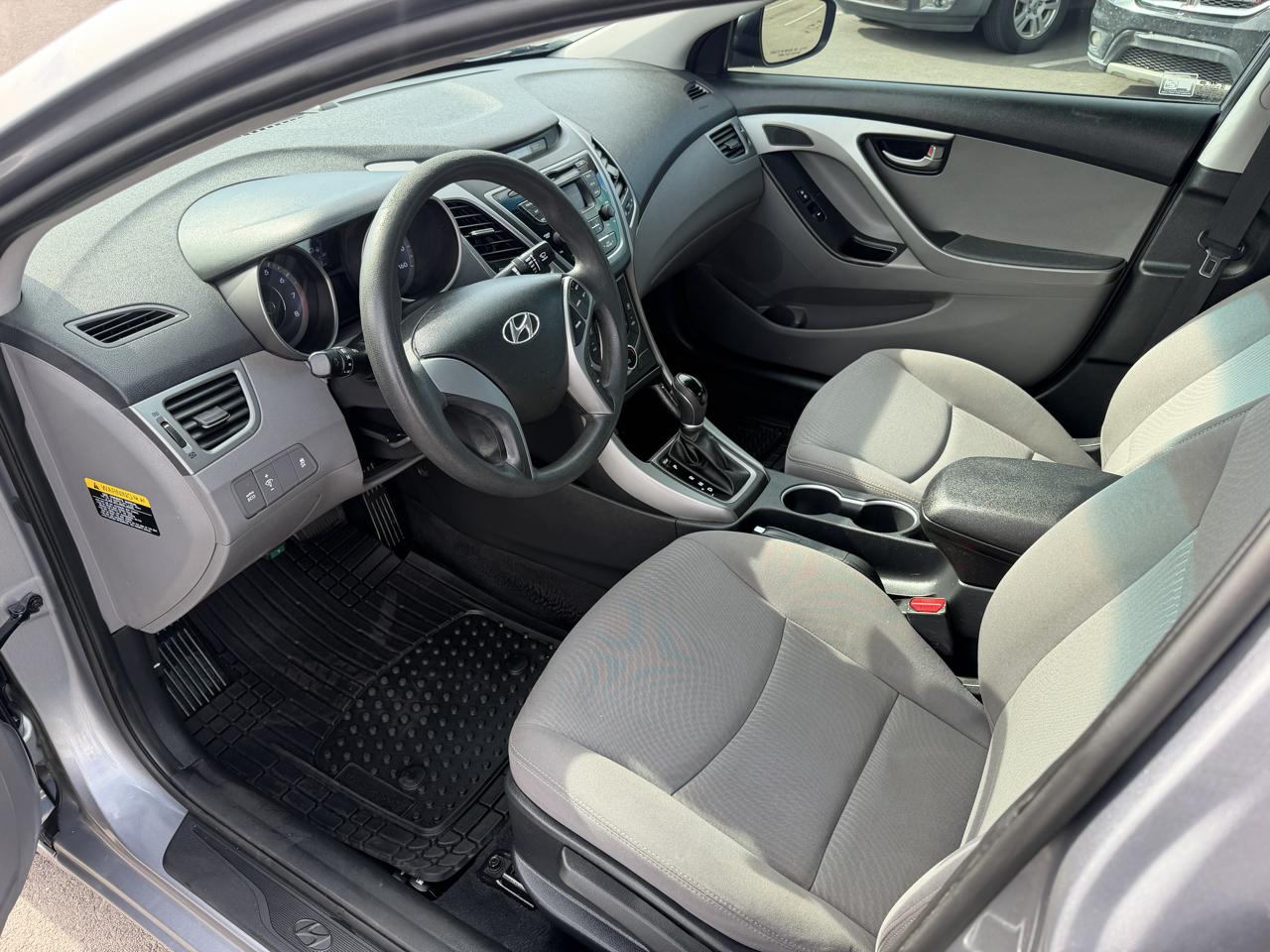 Hyundai Elantra SE 6AT 2015