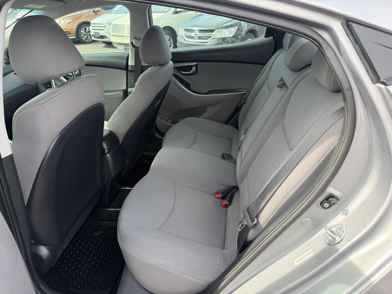 Hyundai Elantra SE 6AT 2015