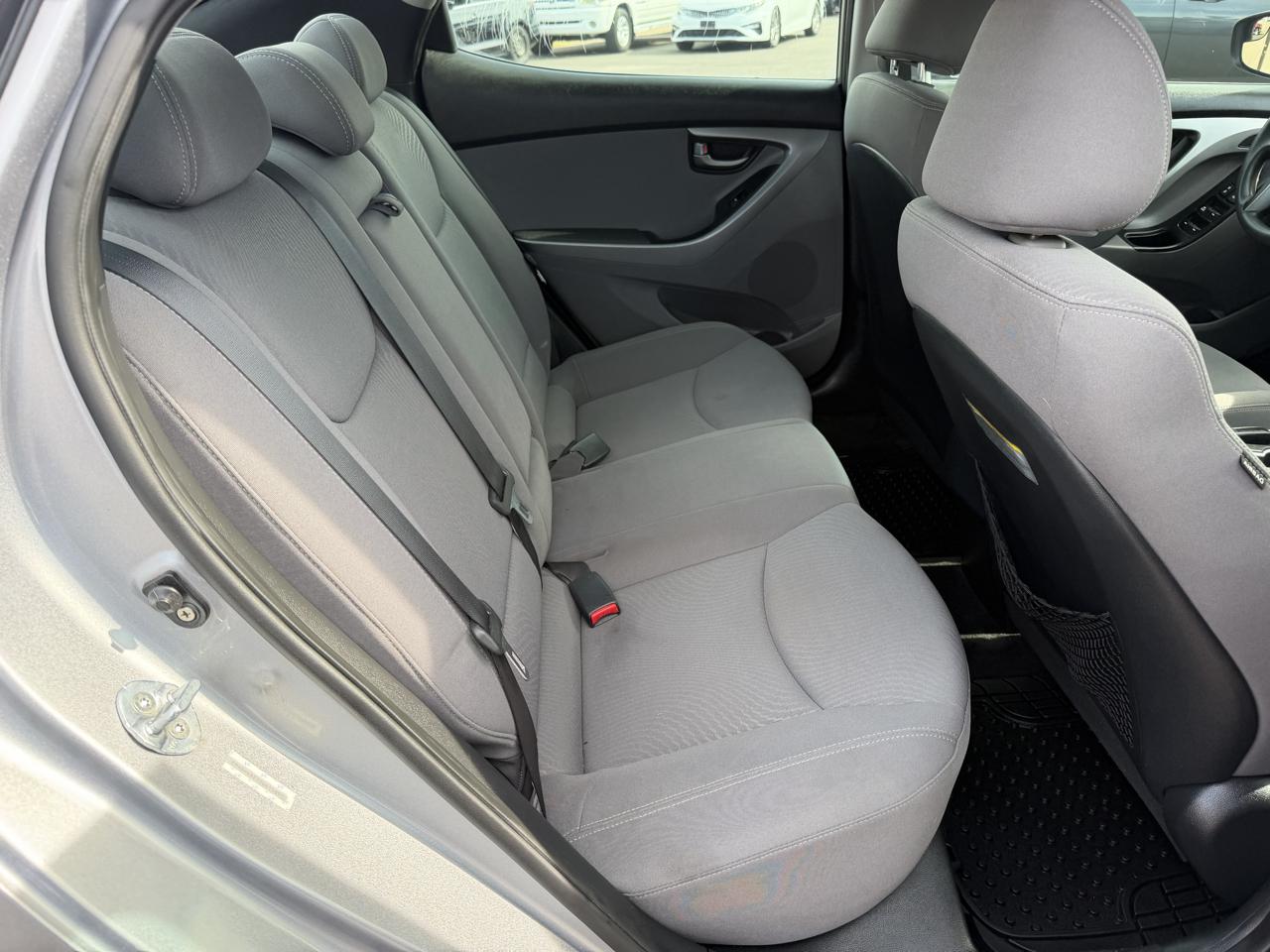 Hyundai Elantra SE 6AT 2015