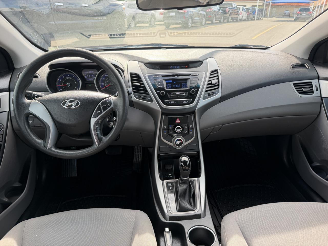 Hyundai Elantra SE 6AT 2015