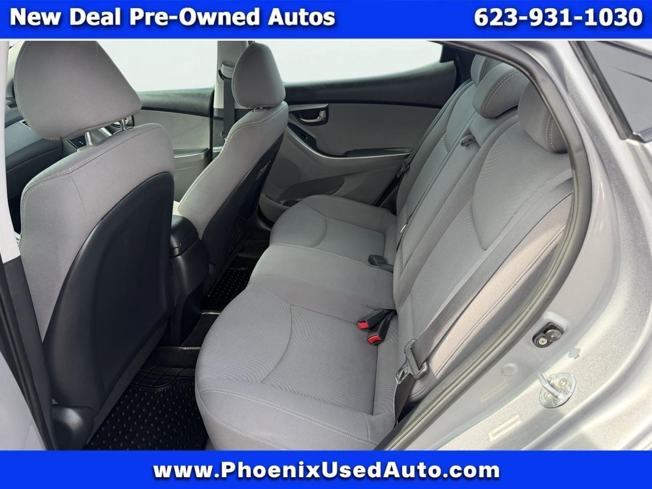 Hyundai Elantra SE 6AT 2015