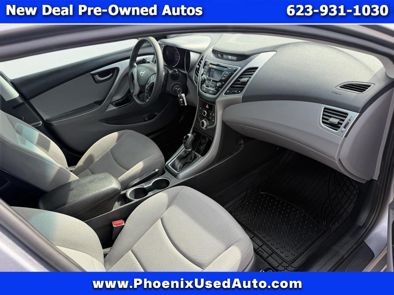 Hyundai Elantra SE 6AT 2015