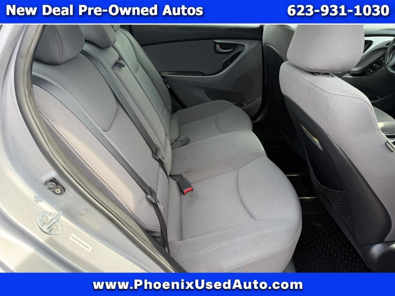 Hyundai Elantra SE 6AT 2015