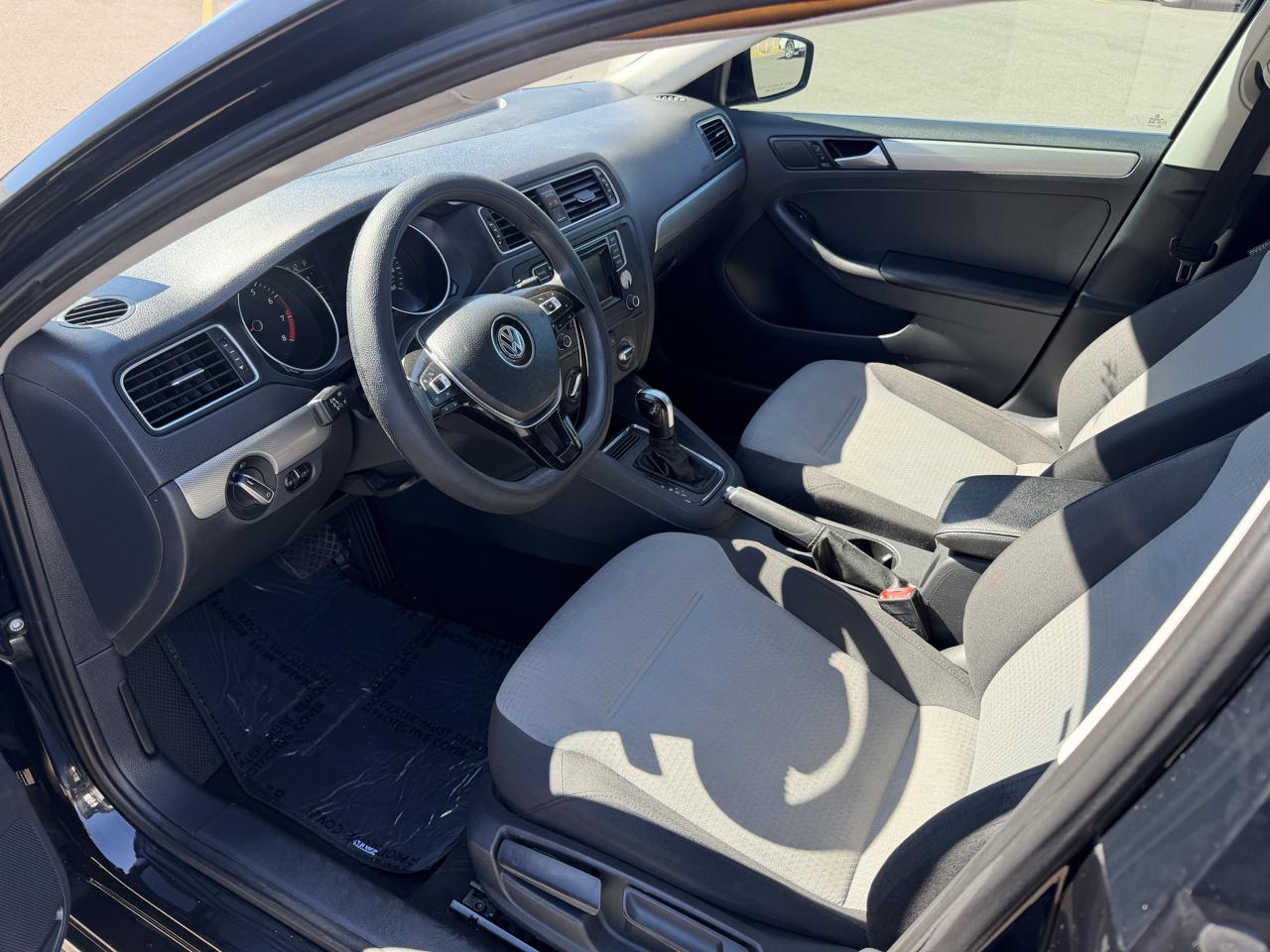 Volkswagen Jetta 1.4T S 6A 2017