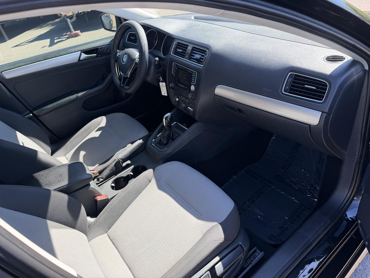 Volkswagen Jetta 1.4T S 6A 2017