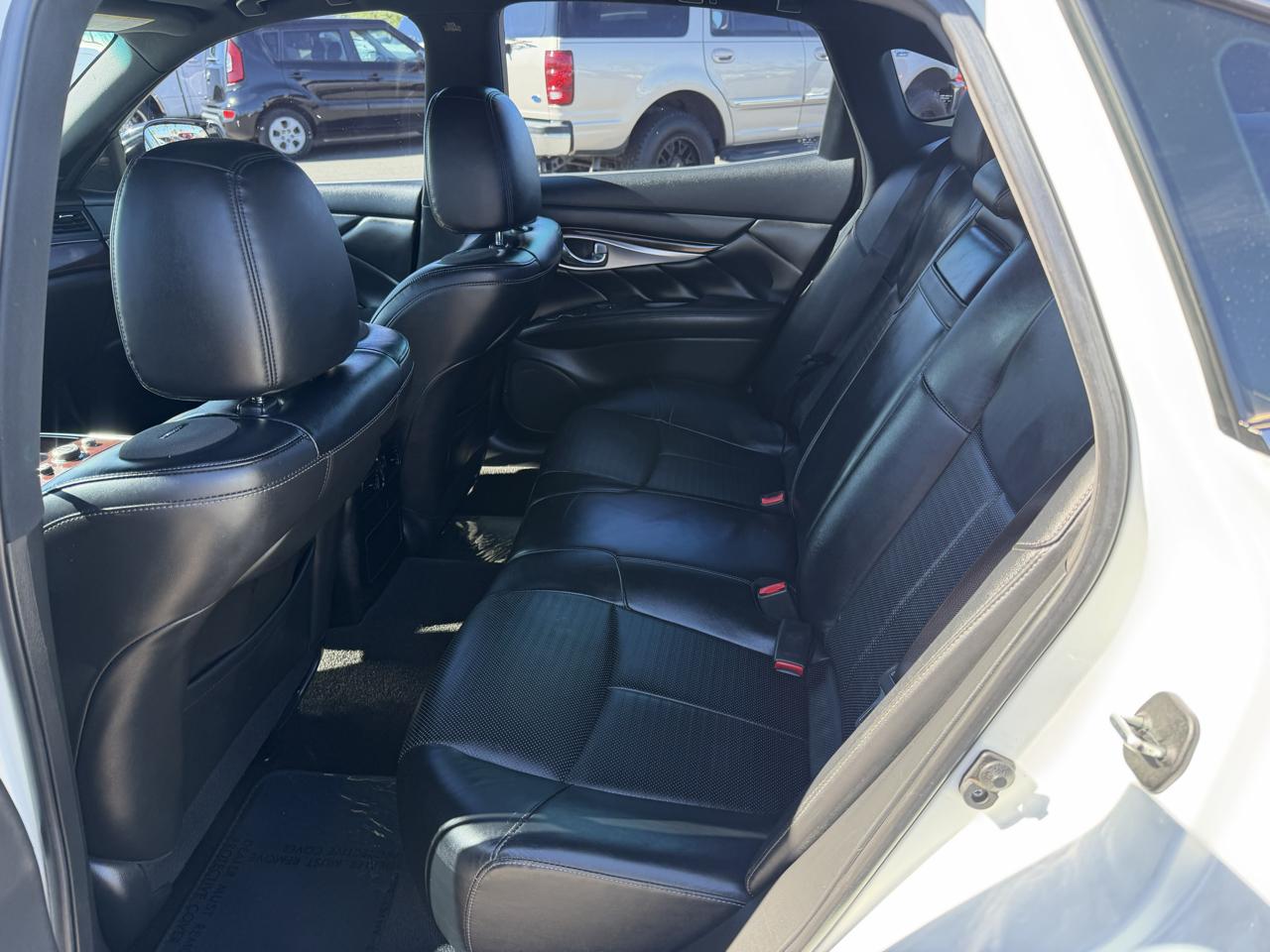 Infiniti Q70 37 2016