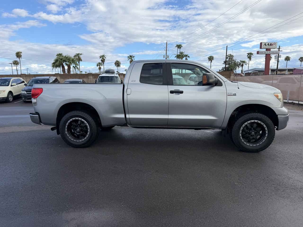 Toyota Tundra 4WD CrewMax 145.7" 5.7L SR5 (Natl) 2007