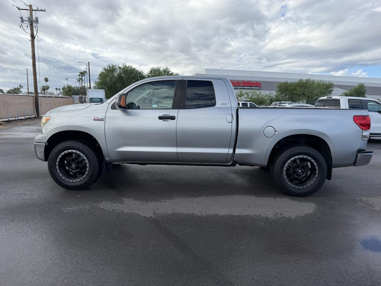 Toyota Tundra 4WD CrewMax 145.7" 5.7L SR5 (Natl) 2007