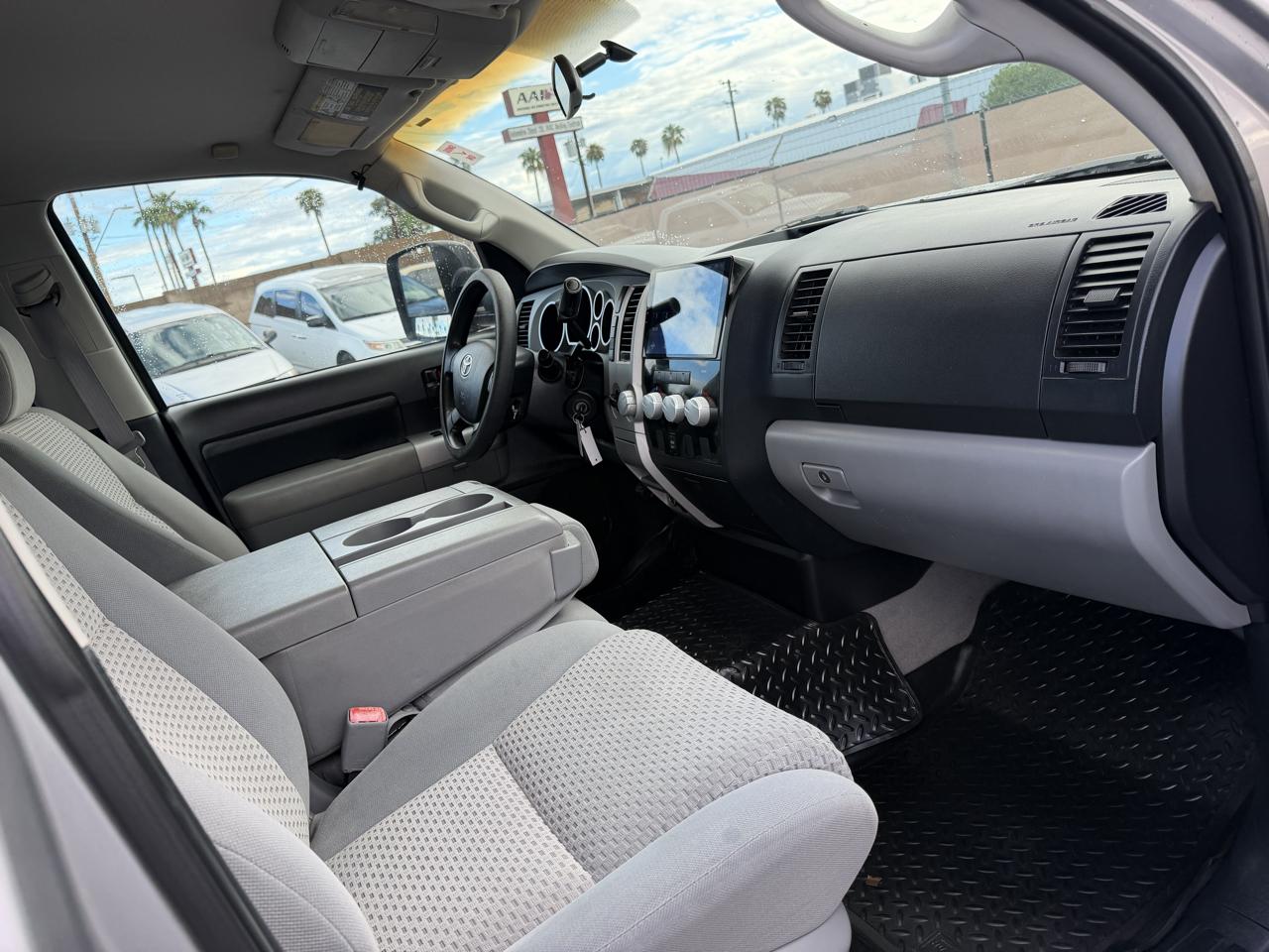 Toyota Tundra 4WD CrewMax 145.7" 5.7L SR5 (Natl) 2007