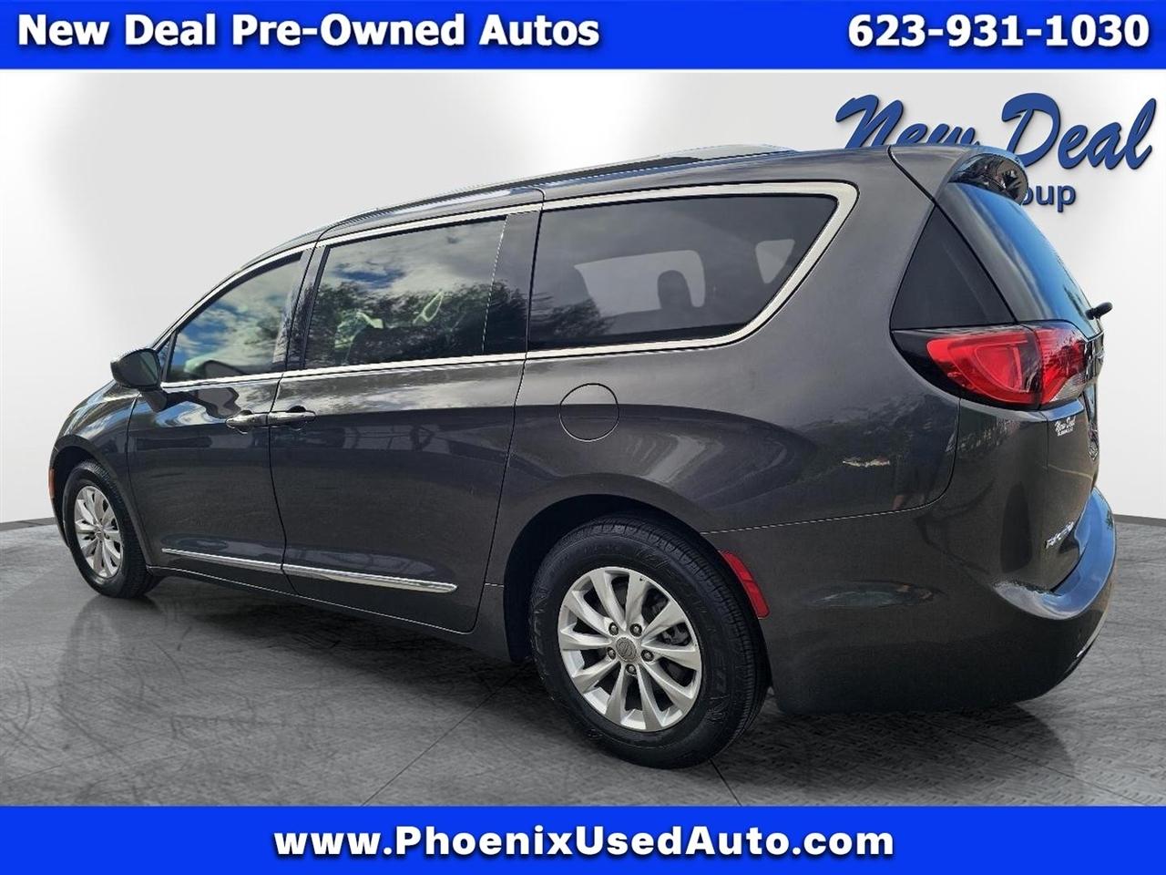 Chrysler Pacifica photo 4