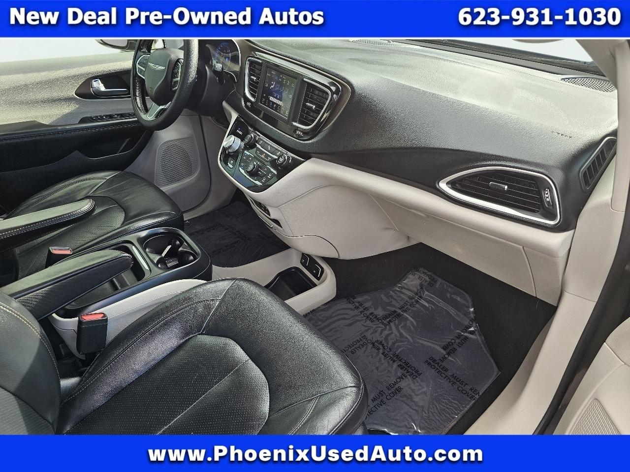 Chrysler Pacifica photo 9