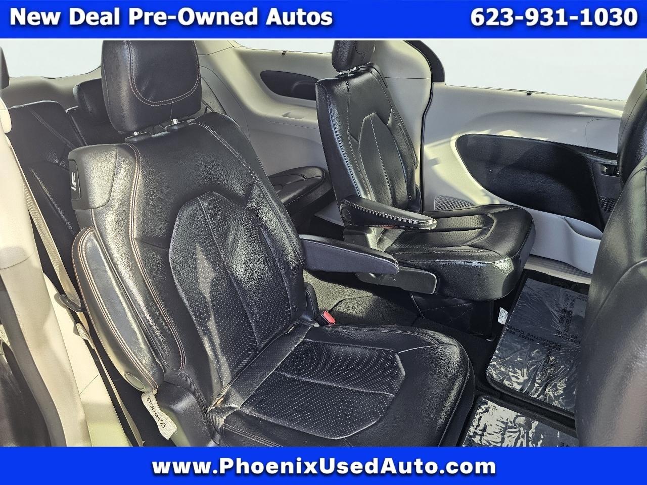 Chrysler Pacifica photo 11