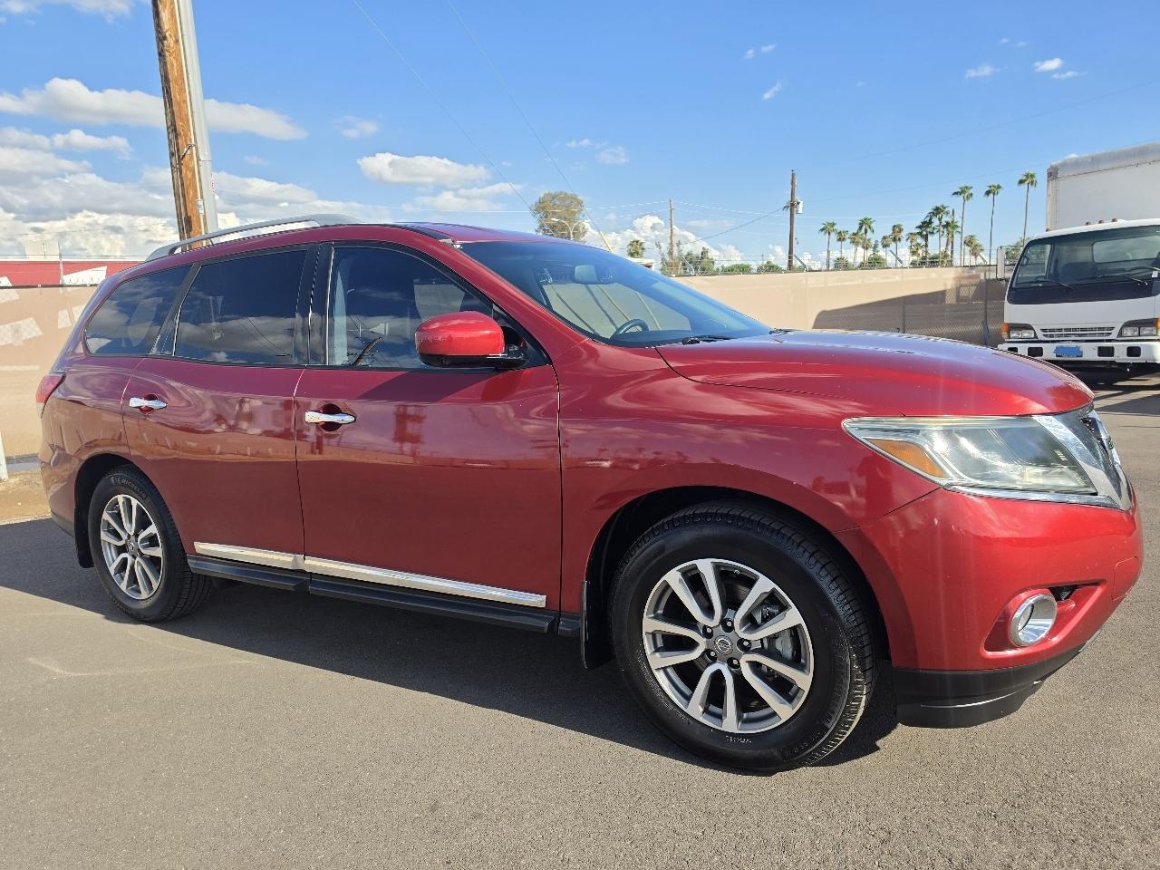 Nissan Pathfinder SV 2WD 2015