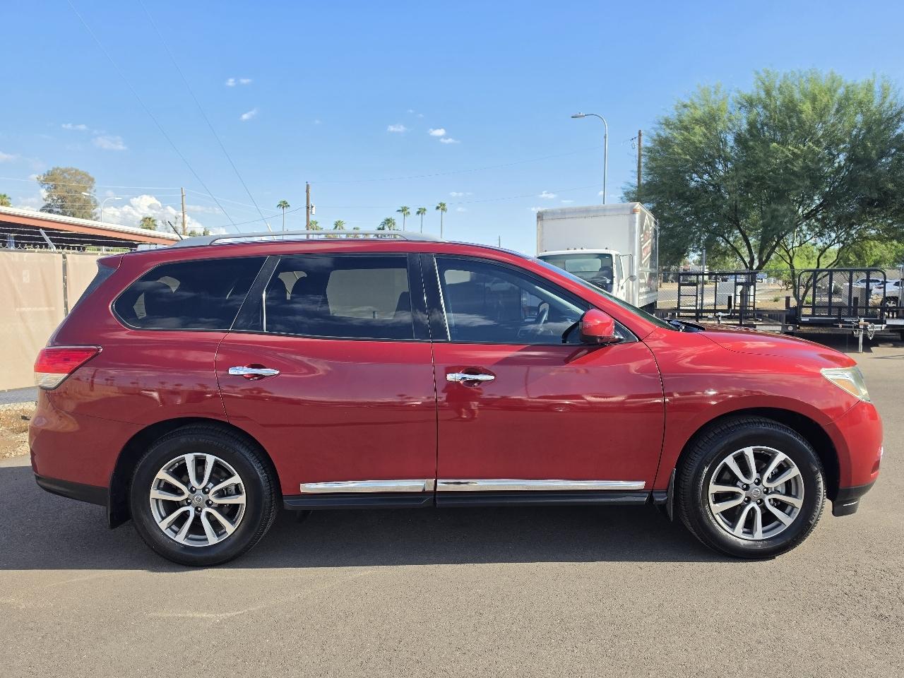 Nissan Pathfinder SV 2WD 2015