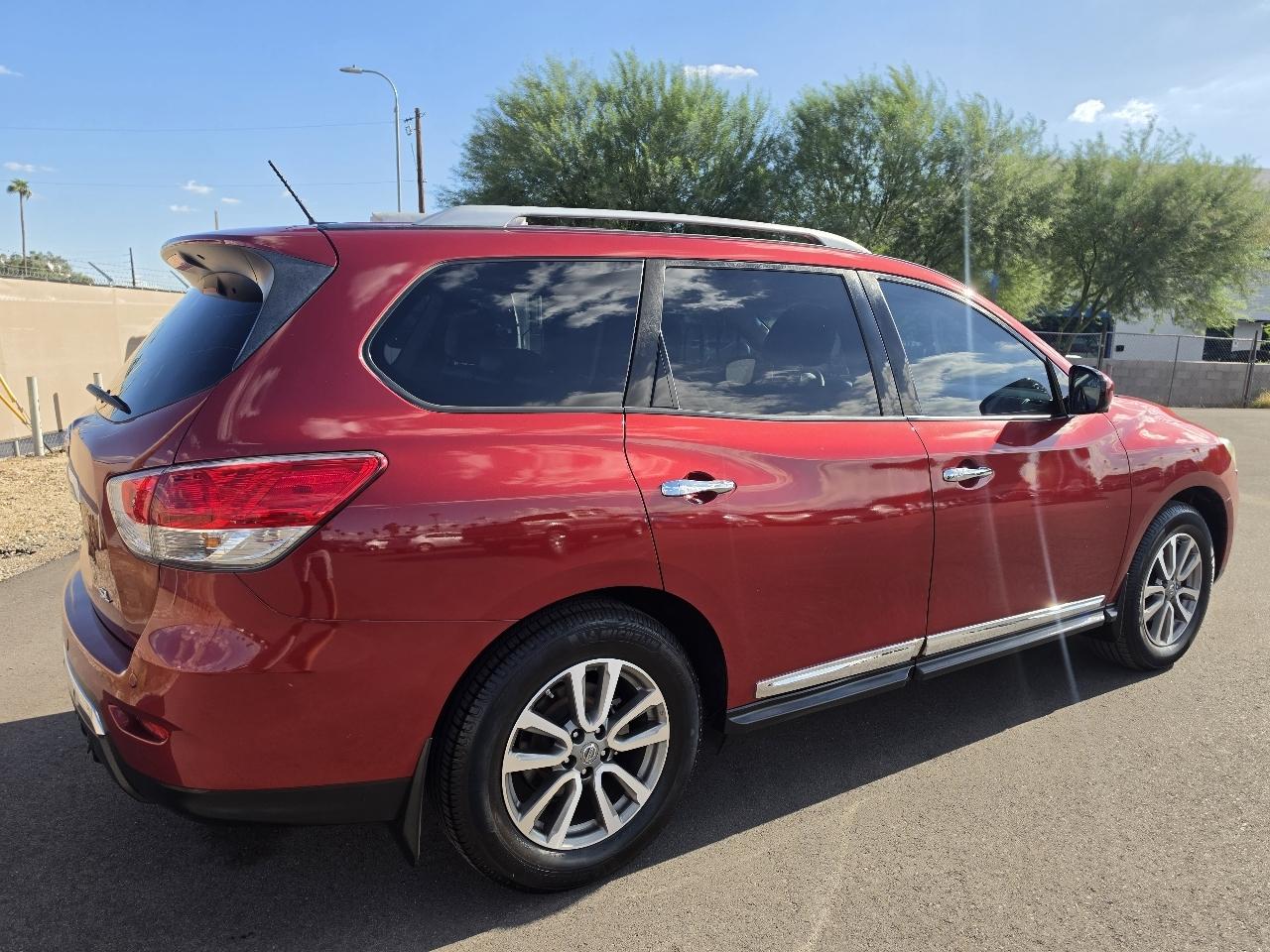 Nissan Pathfinder SV 2WD 2015
