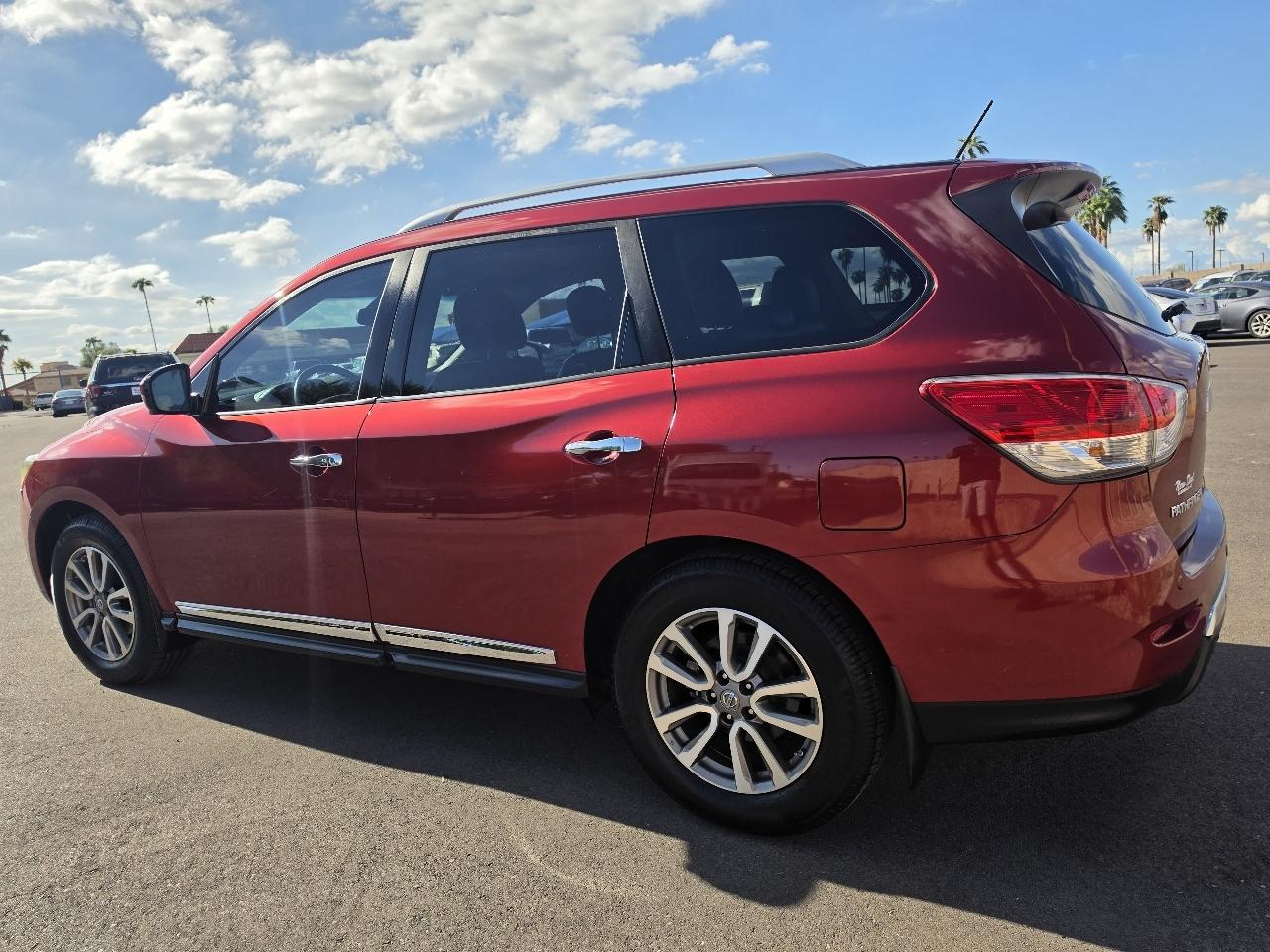 Nissan Pathfinder SV 2WD 2015