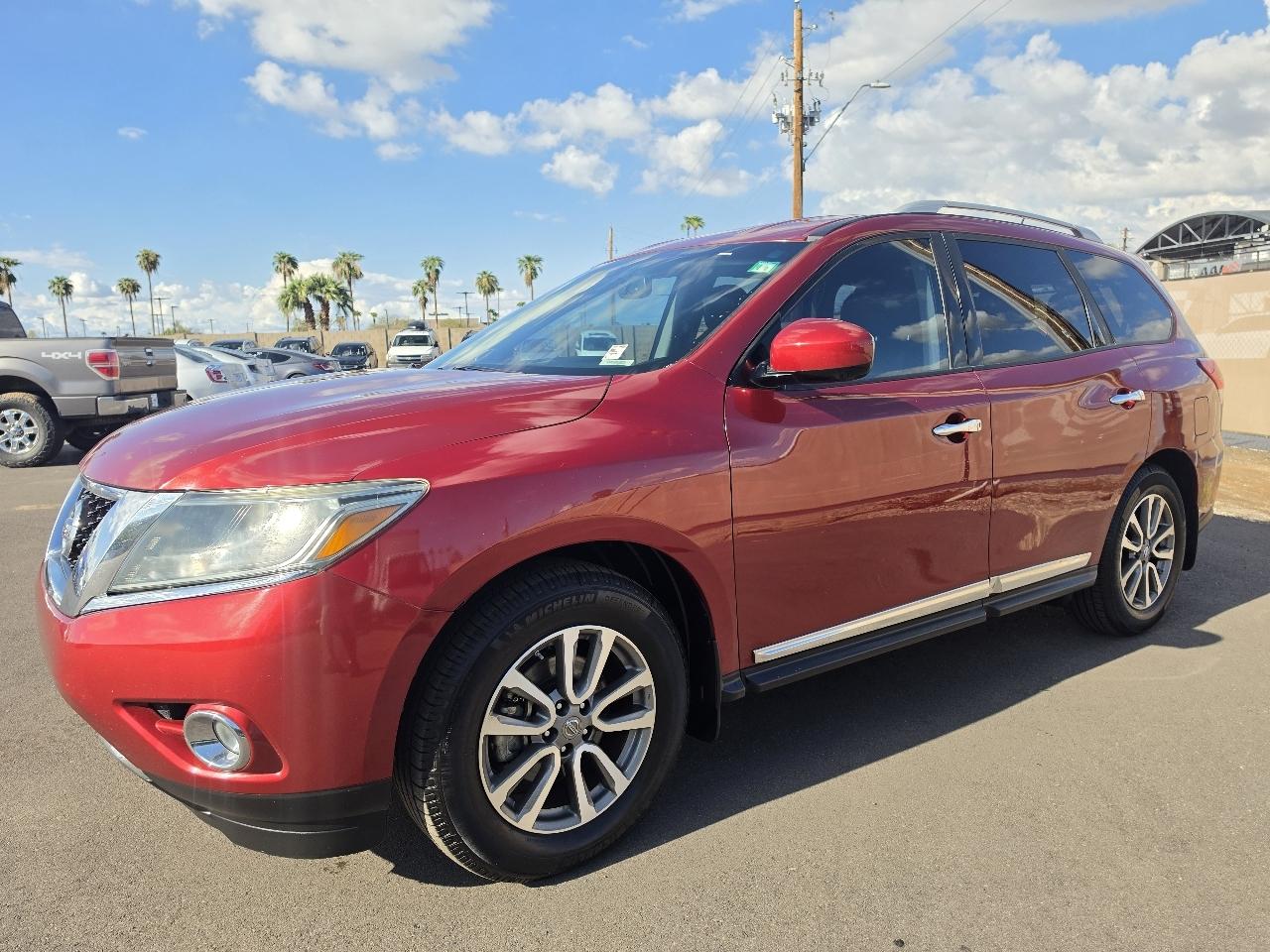 Nissan Pathfinder SV 2WD 2015