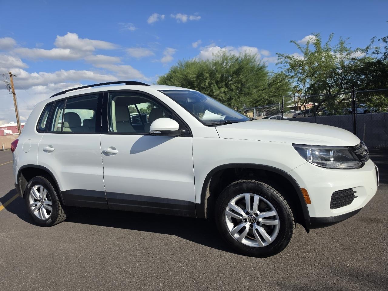 Volkswagen Tiguan SE 2016