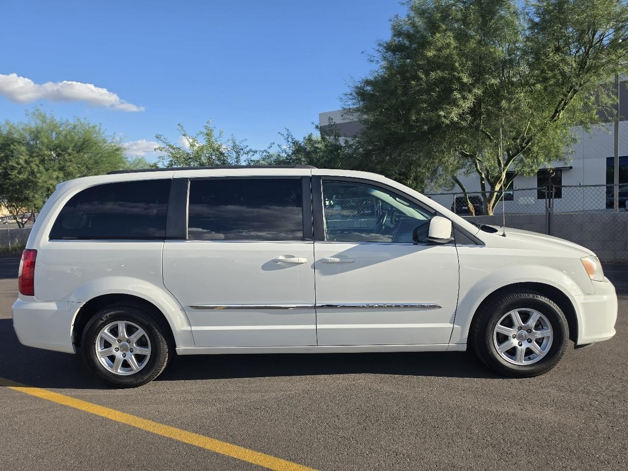 Chrysler Town & Country Touring 2012