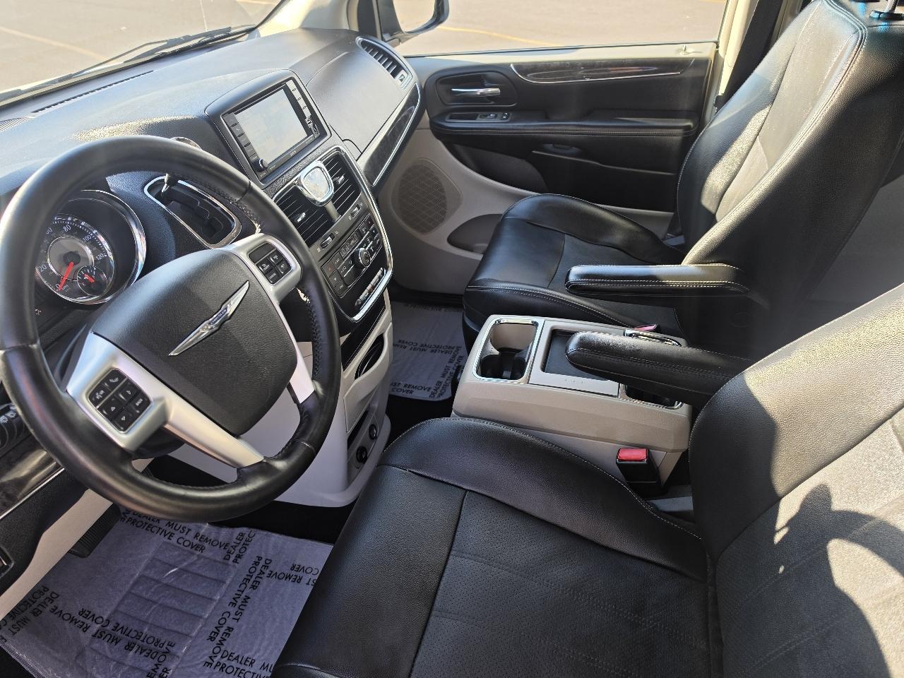 Chrysler Town & Country Touring 2012
