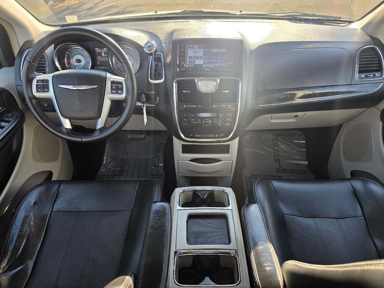 Chrysler Town & Country Touring 2012
