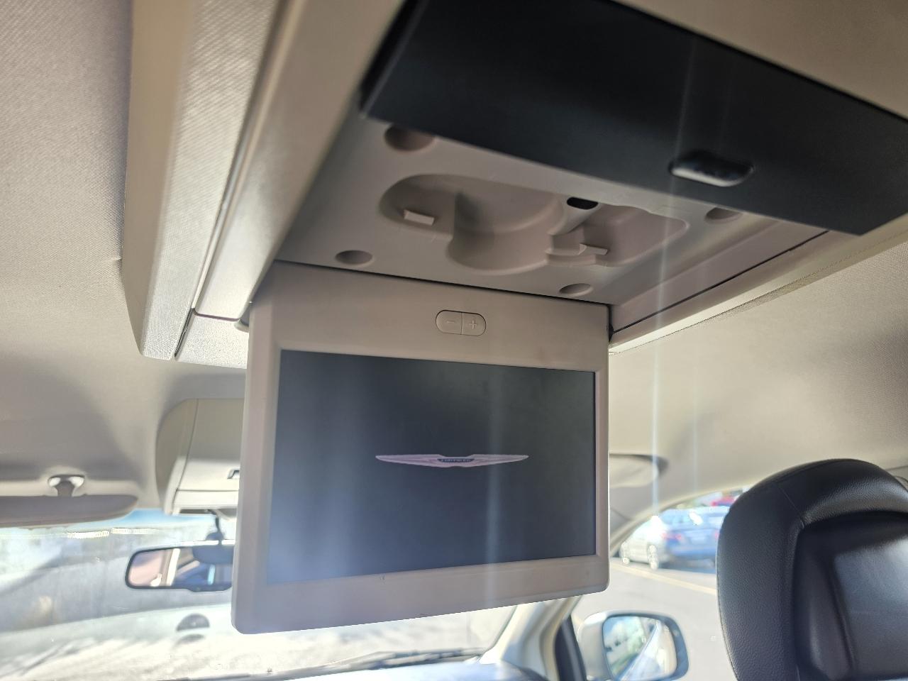 Chrysler Town & Country Touring 2012