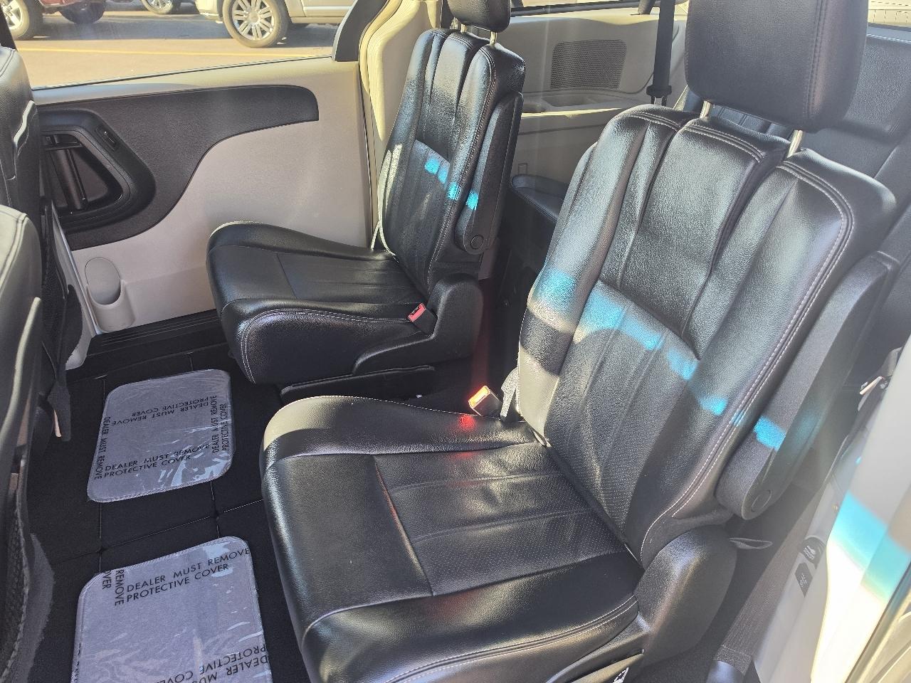 Chrysler Town & Country Touring 2012