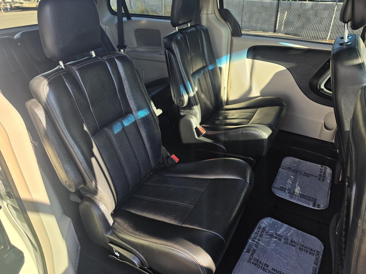 Chrysler Town & Country Touring 2012