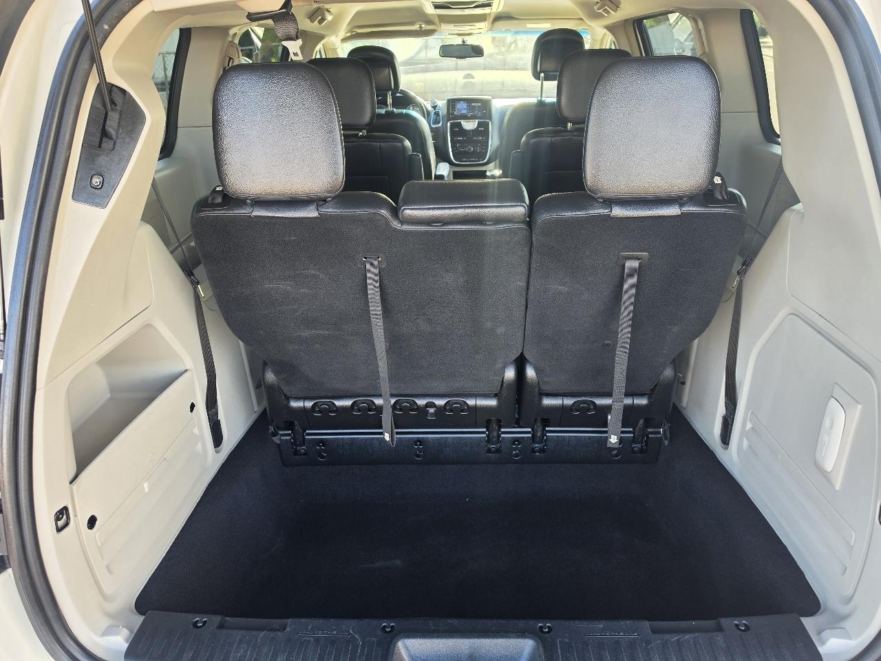 Chrysler Town & Country Touring 2012