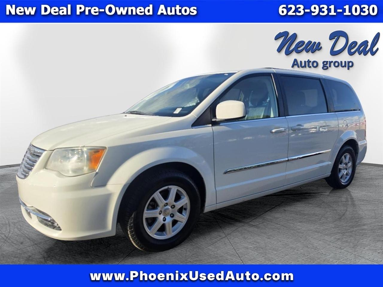 Chrysler Town and Country photo 7