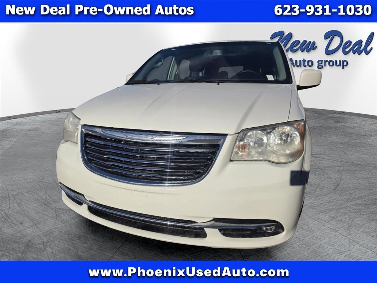 Chrysler Town and Country photo 8