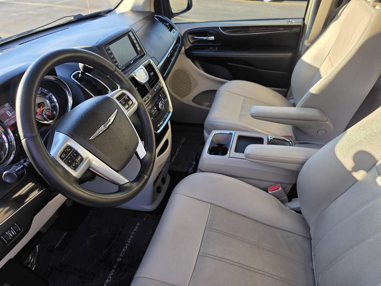 Chrysler Town & Country Touring 2013