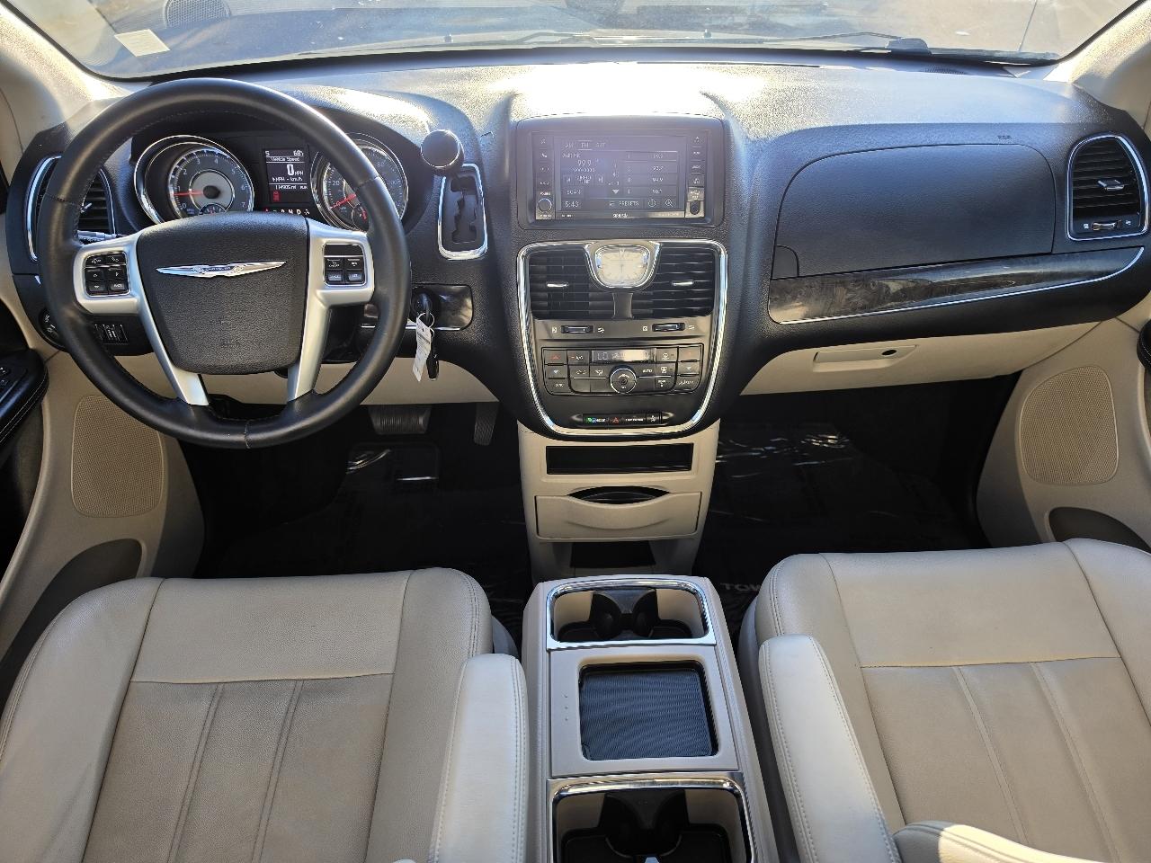 Chrysler Town & Country Touring 2013