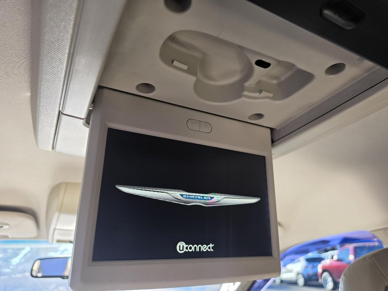 Chrysler Town & Country Touring 2013